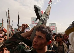 Houthi tấn công sân bay Israel, Iran tuyên bố cứng rắn