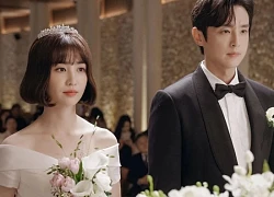 Tại lễ cưới, tôi kinh ngạc đến run người với thứ mẹ chồng trao cho em dâu