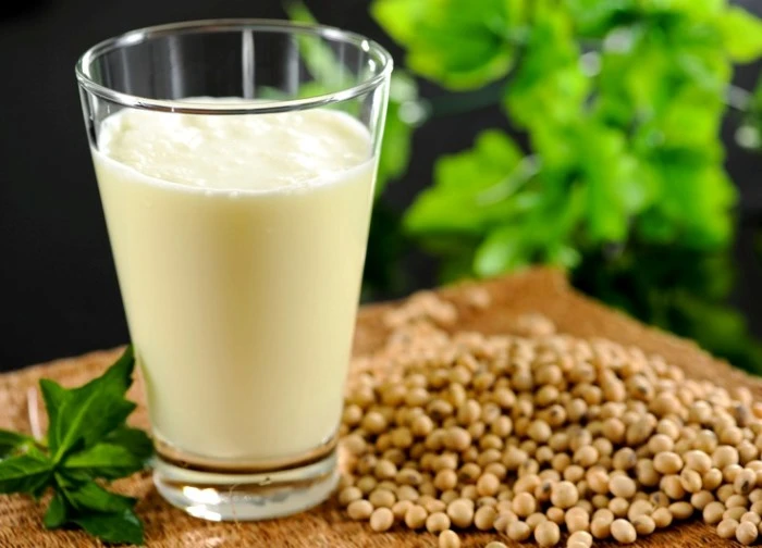 Ai không nên uống sữa đậu nành?