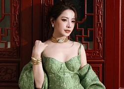 Chi Pu diện váy khoe vòng 1 lấp ló giữa dàn sao quốc tế, visual sáng bừng nhưng qua cam thường ra sao?