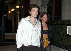 Con trai Beckham yêu say đắm bạn gái hơn 10 tuổi