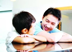 Đi họp lớp với vợ, tôi sợ hãi khi thấy một cậu bạn rất giống con trai mình