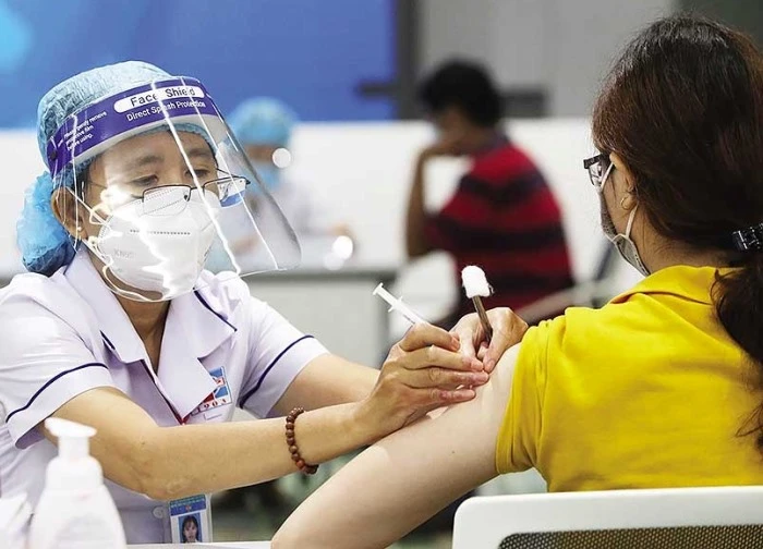 Dịch bệnh trở lại vì nhiều người 'né' tiêm vắc-xin