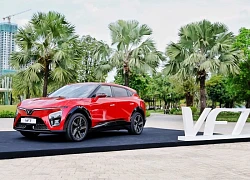 Doanh nhân trẻ Indonesia hết lời khen VinFast VF 7