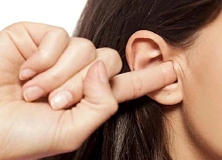 Gặp nạn lúc ngoáy tai, người phụ nữ vỡ xương thái dương, rối loạn tiền đình