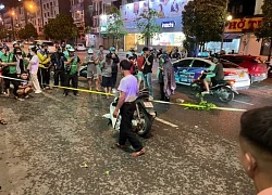 Hà Nội: 'Hố tử thần' xuất hiện sau trận mưa lớn, 'nuốt' xe máy đi đường