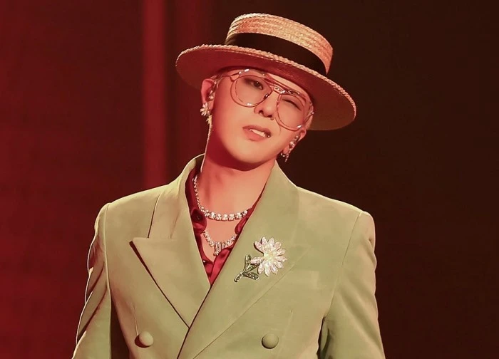 Hành động kì lạ của G-Dragon