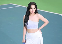 Mai Phương Thúy sexy chơi tennis, NSND Tự Long tâm tư