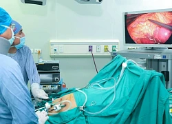 Sụt cân nhanh trong 3 tháng, người đàn ông cùng lúc mắc hai loại ung thư