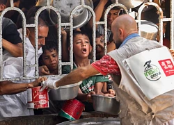 Tình cảnh 'vật vờ như xác sống' vì đói ăn ở Gaza