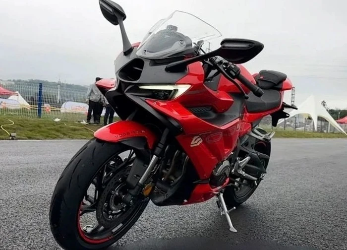 Voge RR500S 2025: Mô tô công nghệ hiện đại, giá hơn 123 triệu đồng