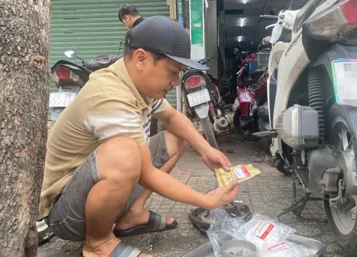 Bị "bắt đền" vì bơm bánh xe đạp miễn phí: Muốn làm người tốt cũng khó!