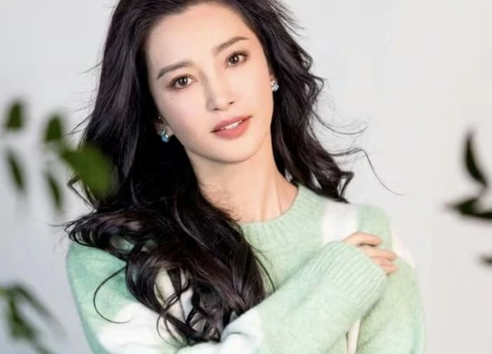 Bí quyết trẻ mãi không già của Lý Băng Băng ở độ tuổi 52