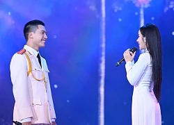 Ca sĩ Anh Tú mặc lễ phục của công an hát song ca ăn ý với bạn gái LyLy