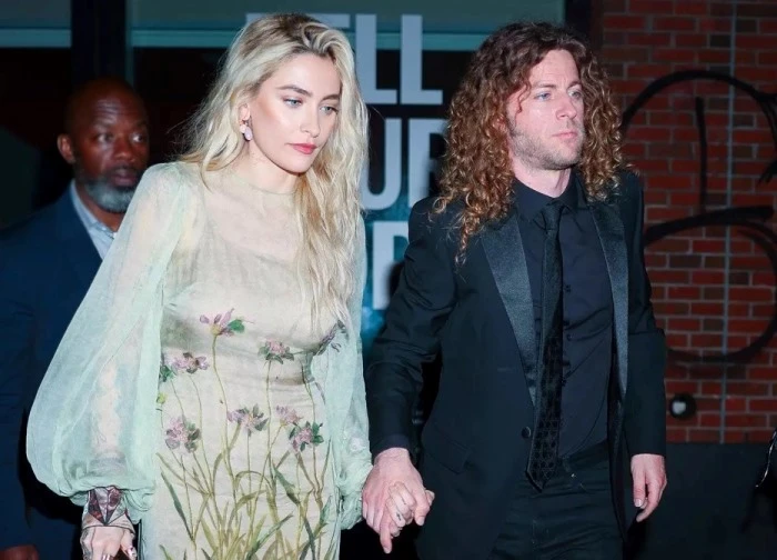 Con gái Michael Jackson đường ai nấy đi với chồng sắp cưới