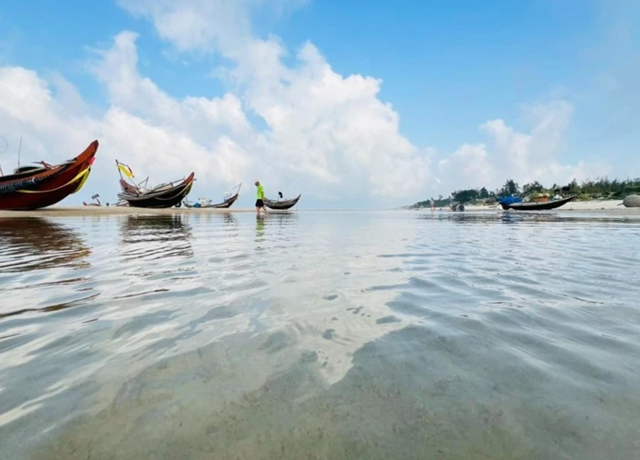 Dừng chân bên biển Đông Hải lắng nghe tiếng biển thì thầm bên tai