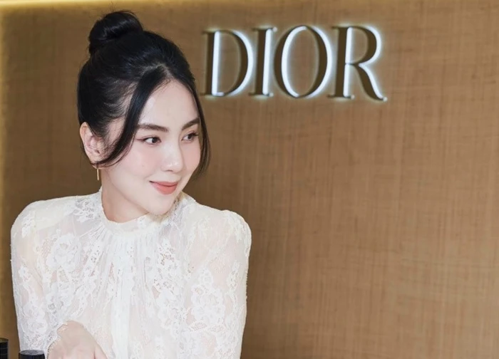 MC Mai Ngọc nói gì mà hàng nghìn người vào "xin vía"?