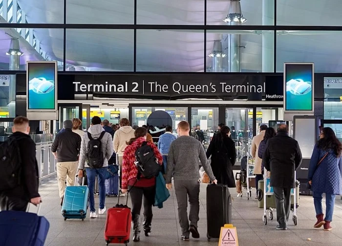 Sân bay Heathrow ở London tiếp tục hủy thêm chuyến bay sau sự cố kiểm soát không lưu