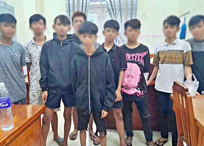 Thiếu niên 15 tuổi cùng 8 đàn em chặn đường, cướp tiền người dân