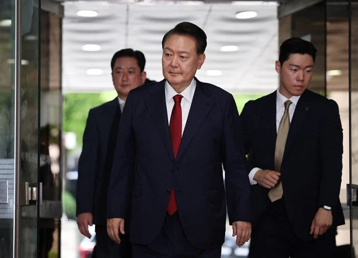 Tòa án Hàn Quốc ra lệnh cưỡng chế cựu Tổng thống Yoon Suk Yeol tới thẩm vấn