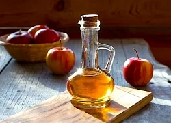 Tóc sạch gàu, óng mượt nhờ giấm táo