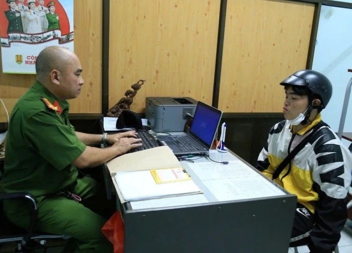 Tóm gọn kẻ bịt mặt cướp của tại các cửa hàng ở Đồng Nai