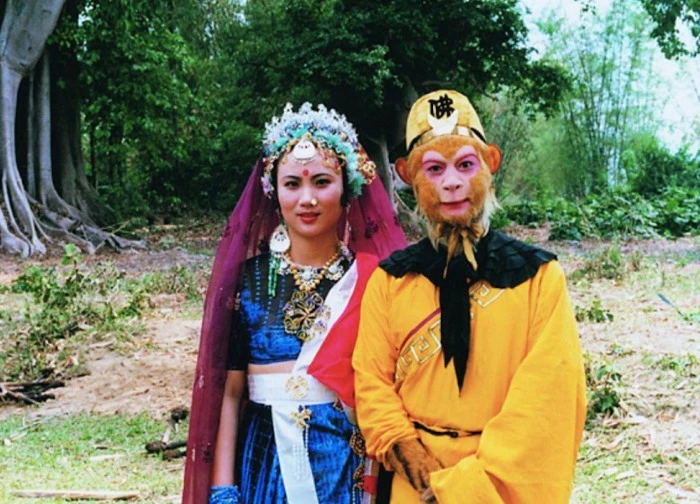 'Tôn Ngộ Không' Lục Tiểu Linh Đồng và mối tình cấm đoán với thư ký phim trường