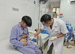 Từ chấm nhỏ đổi màu ở vùng bụng, thanh niên trẻ phát hiện bệnh phong