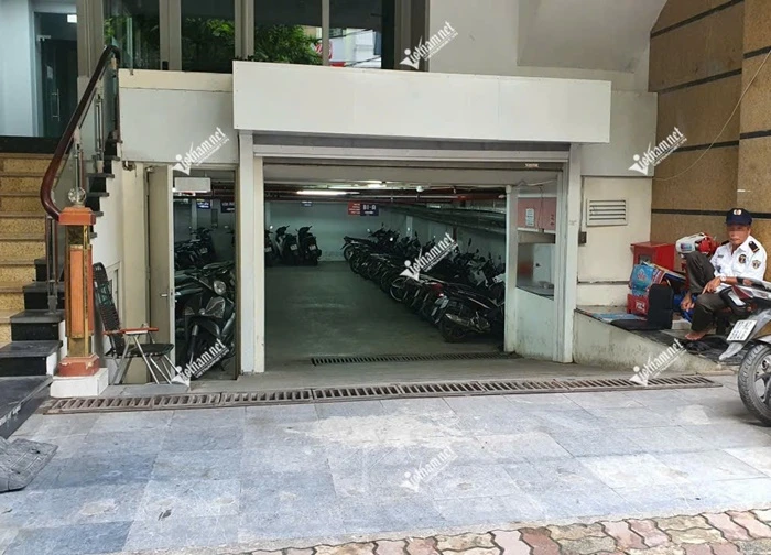 Bảo vệ kể lý do cô gái Hà Nội phản đòn, khống chế nam thanh niên xăm trổ
