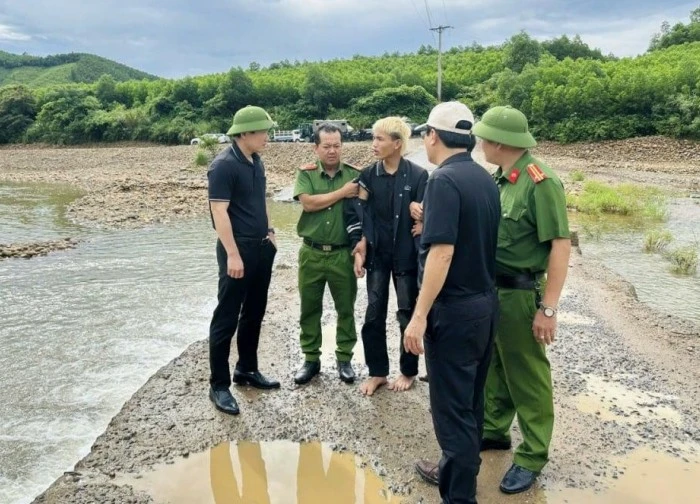 Bắt tạm giam kẻ nổ súng bắn chết người lạ rồi về nhà ngủ
