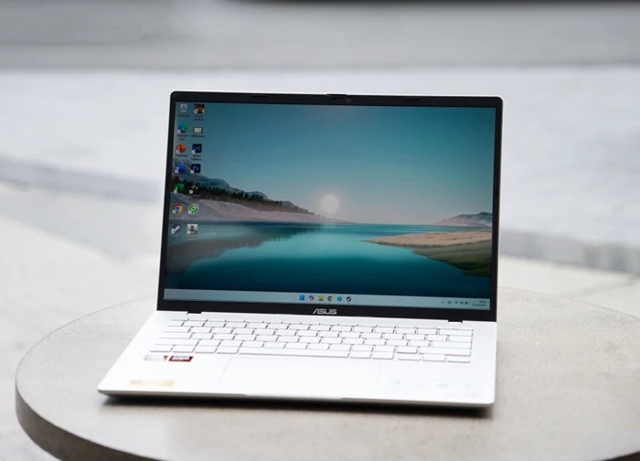 Đánh giá Asus Vivobook S14: Hiệu năng mạnh, pin tốt, màn hình cần cải thiện