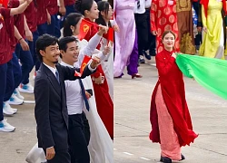 Đen Vâu đổi vị trí cho Hoàng Thùy Linh khi tổng duyệt diễu hành A80