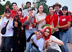 Đen Vâu - Hoàng Thuỳ Linh cười tươi rói, cùng dàn sao tập luyện diễu hành sáng 29/8 tại SVĐ Mỹ Đình