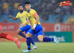 Duy Mạnh gây ấn tượng tuyệt đối với tấm băng đội trưởng in hình lá cờ tổ quốc hướng về Đại lễ 2/9