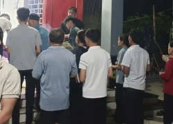Gia cố mái nhà chống bão, điện giật khiến chồng tử vong, vợ và con bị thương