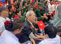 Hình ảnh người cựu binh chiến dịch Điện Biên 99 tuổi tại lễ tổng duyệt A80 được chia sẻ nhiều nhất trên MXH lúc này