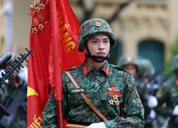 Lê Hoàng Hiệp bị nhắc nhở, đồng nghiệp vội ứng cứu