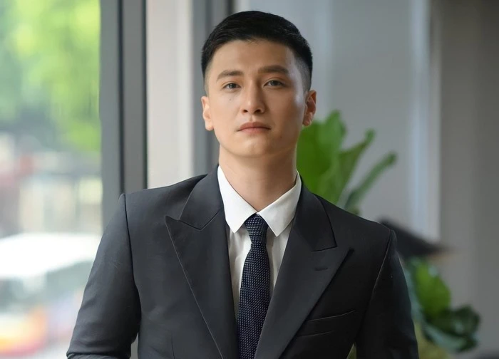 Mỹ nam Vbiz đi xem Tổng duyệt A80 mà viral khắp MXH: Cười lên đẹp phát sáng, chị em thi nhau nhường chỗ