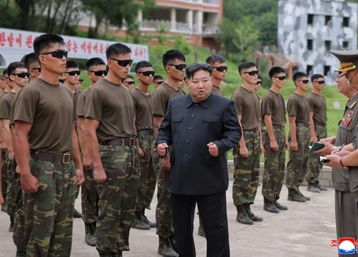 Thăm đặc nhiệm bắn tỉa, ông Kim Jong-un nhấn mạnh công tác chuẩn bị chiến tranh