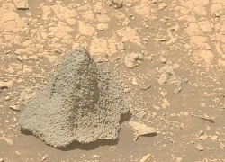 Xe tự hành Perseverance của NASA phát hiện "mũ bảo hiểm" bí ẩn trên Sao Hỏa