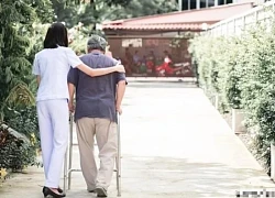 Cả làng chê trách khi tôi đưa bố vào viện dưỡng lão nhưng ông lại nở nụ cười
