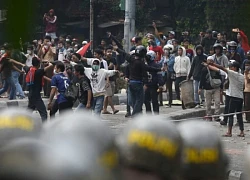 Indonesia: Người biểu tình đốt trụ sở hội đồng thành phố Makassar gây nhiều thương vong