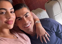 Ronaldo lộ diện bên bạn gái, chiếc nhẫn kim cương đắt đỏ lấp lánh chiếm trọn "spotlight" hút luôn 2 triệu lượt thả tim