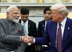 Ông Trump lại dọa áp thuế lên Ấn Độ vì mua dầu Nga, New Delhi lên tiếng