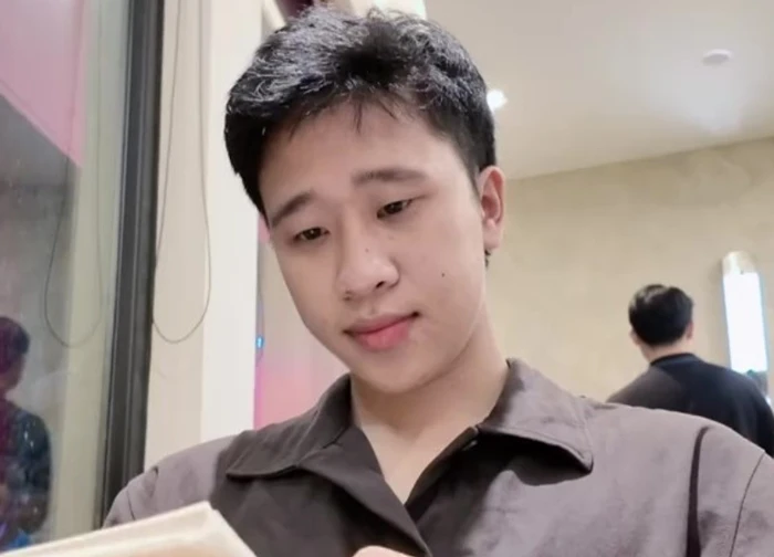 Chàng trai đạp xe Thống Nhất đi 1.800km nổi tiếng dịp 30/4 giờ ra sao?