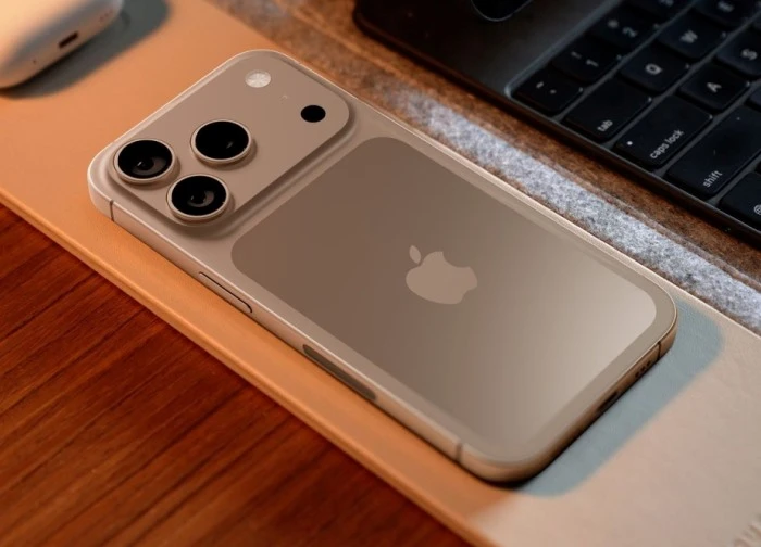 iPhone 17 Pro xuất hiện ngoài đường