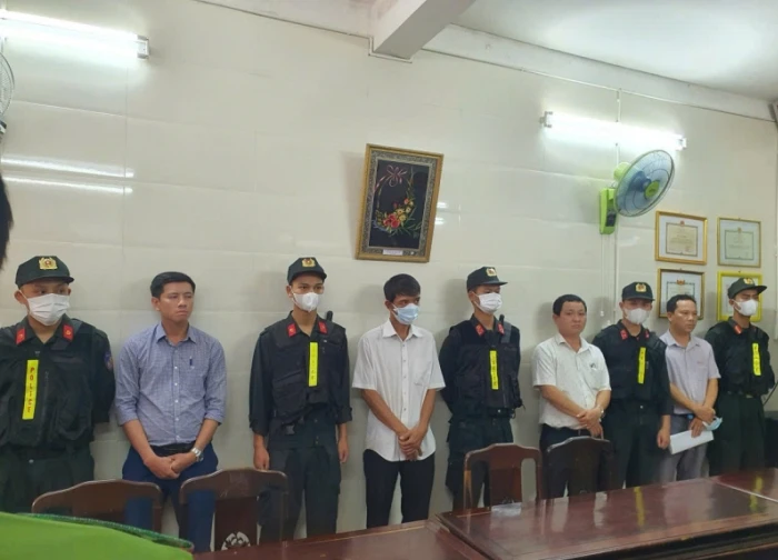 Liên quan vụ "gặm" tiền hoán cải tàu cá, cựu Trưởng và Phó Chi Cục thuỷ sản Huế bị khởi tố