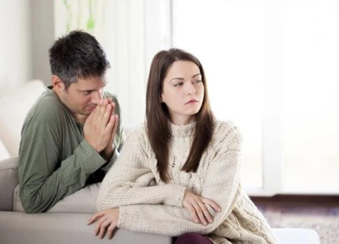 Mới "sống thử" vài tháng mà bạn trai "chưa ra đến chợ đã hết tiền"