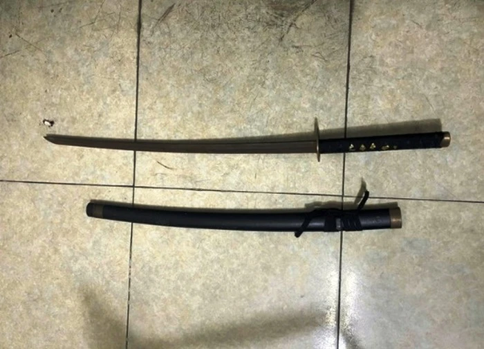 Nam sinh lớp 8 ở Hà Nội rút kiếm rượt đuổi trên sân bóng và cái kết thương tâm