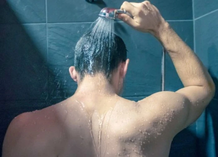 Nắng nóng cực điểm, bác sĩ chỉ ra thói quen tắm sai lầm dễ gây đột quỵ, nhồi máu cơ tim